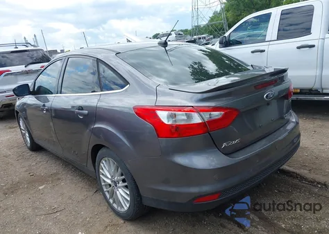 2014 Ford Focus Titanium from USA, damaged, VIN 1FADP3J25EL154679